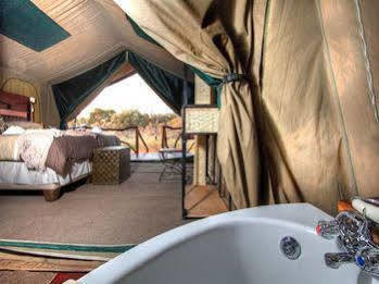 Camp Savuti Hotell Exteriör bild