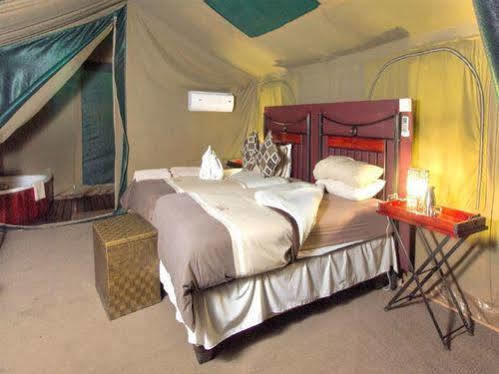Camp Savuti Hotell Exteriör bild